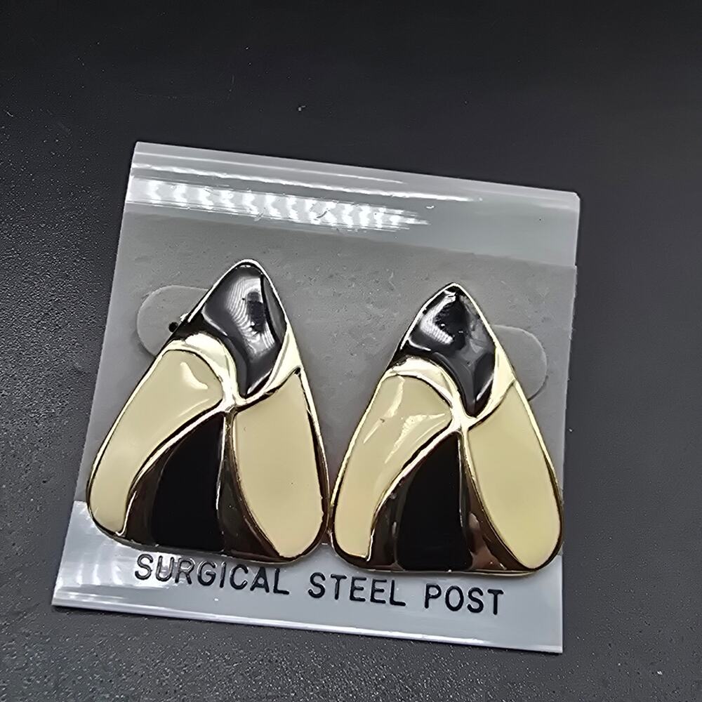Black Cream Enamel Triangle Earrings Vintage 1980s Costume Jewelry NOS NWT